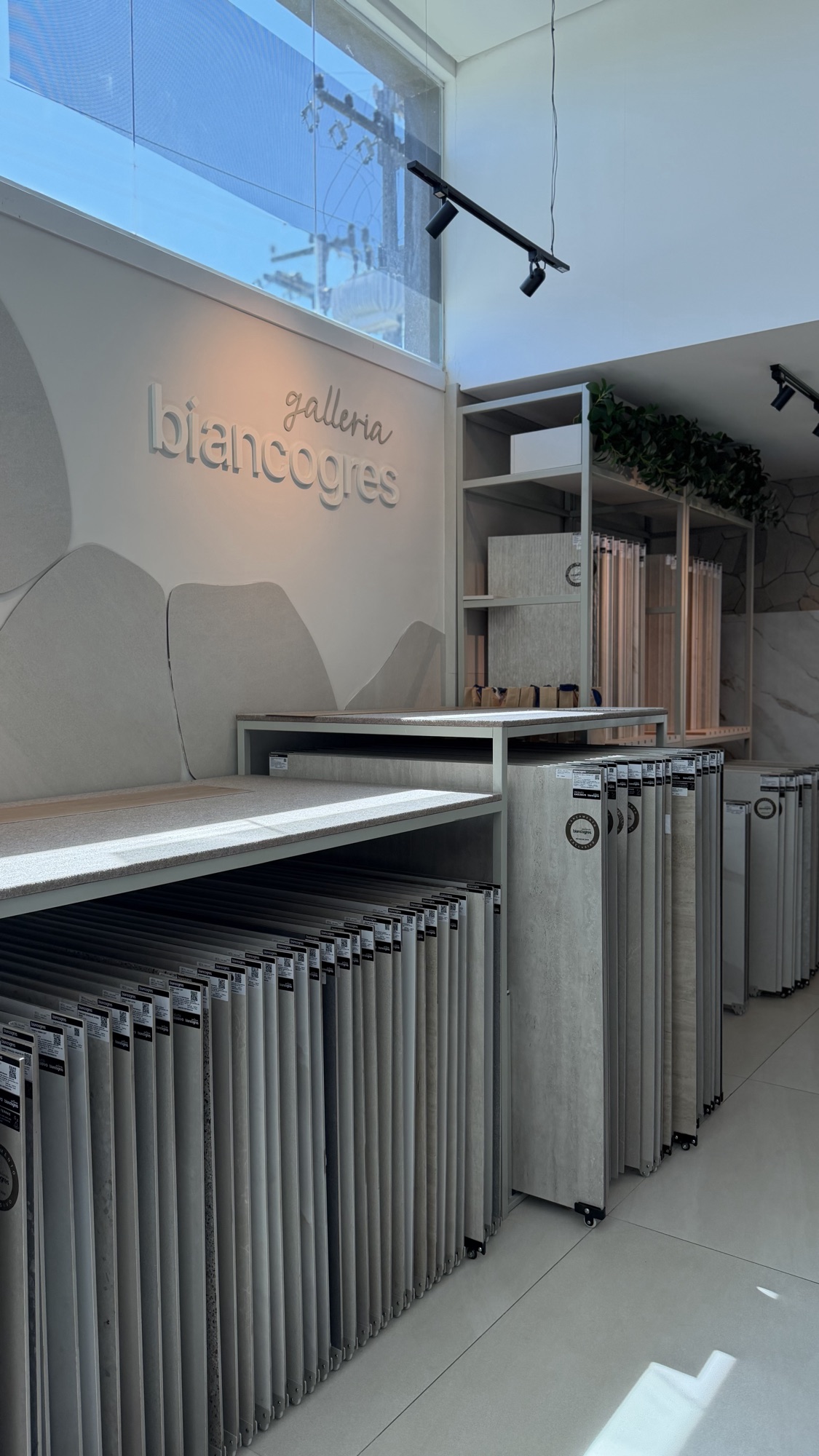 Galleria Biancogres com porcelanatos de alto padrão na unidade Eusébio